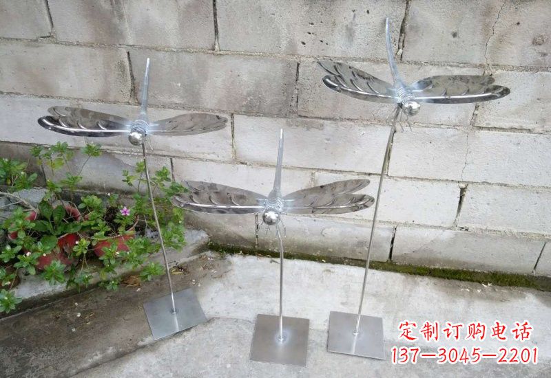 泰安不锈钢公园动物镜面蜻蜓雕塑
