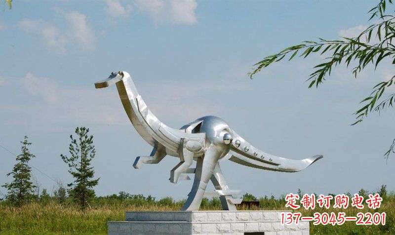 泰安不锈钢鸭嘴龙雕塑艺术与自然完美结合