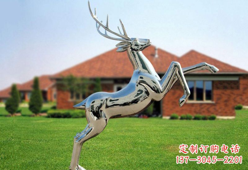 泰安梅花鹿雕塑 镜面反射着璀璨美景