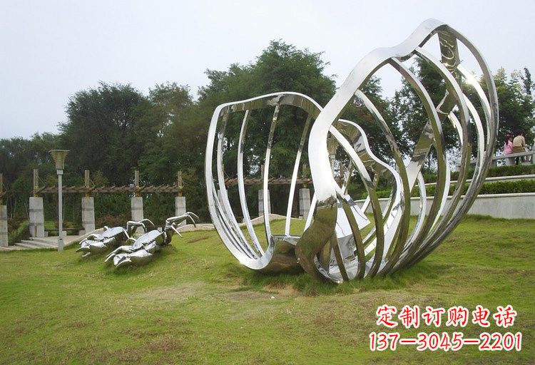 泰安不锈钢公园里的贝壳雕塑