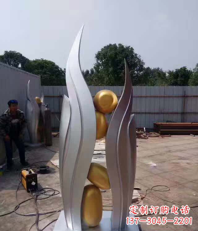 泰安不锈钢广场翅膀雕塑1
