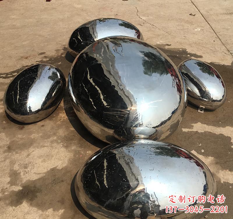 泰安不锈钢水滴雕塑精致而又充满力量