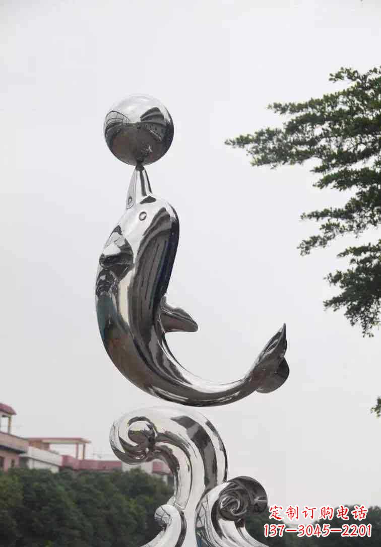泰安海豚雕塑增添不锈钢广场的魅力