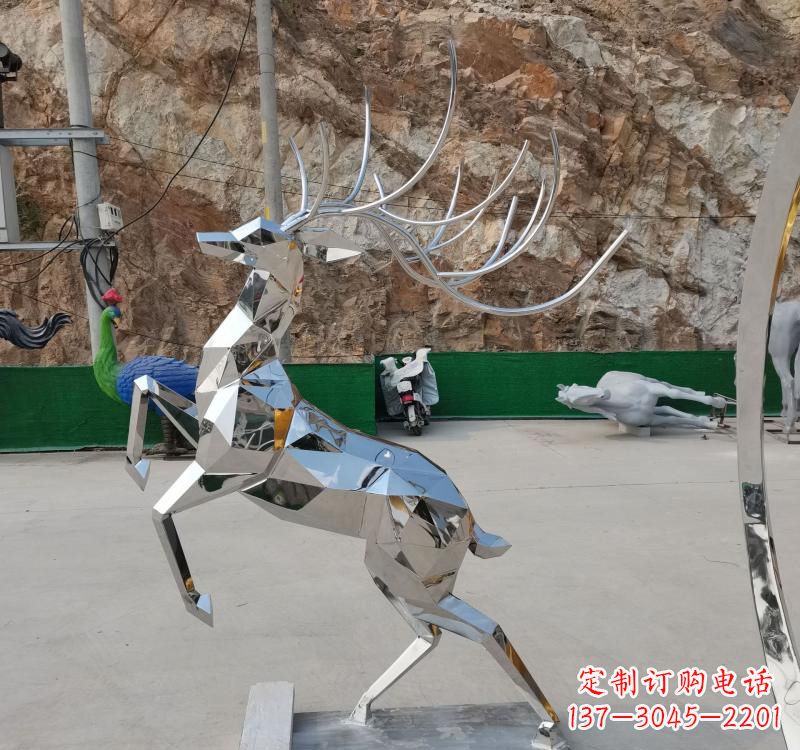 泰安梅花鹿雕塑美丽而神秘的存在