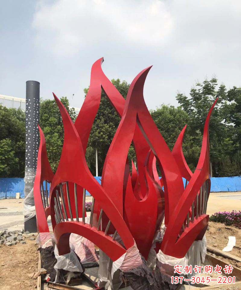 泰安不锈钢树叶雕塑美丽而持久的艺术
