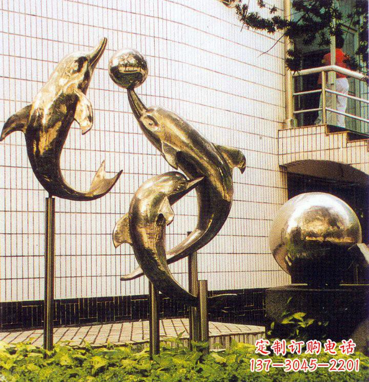 泰安海豚跃动的校园雕塑