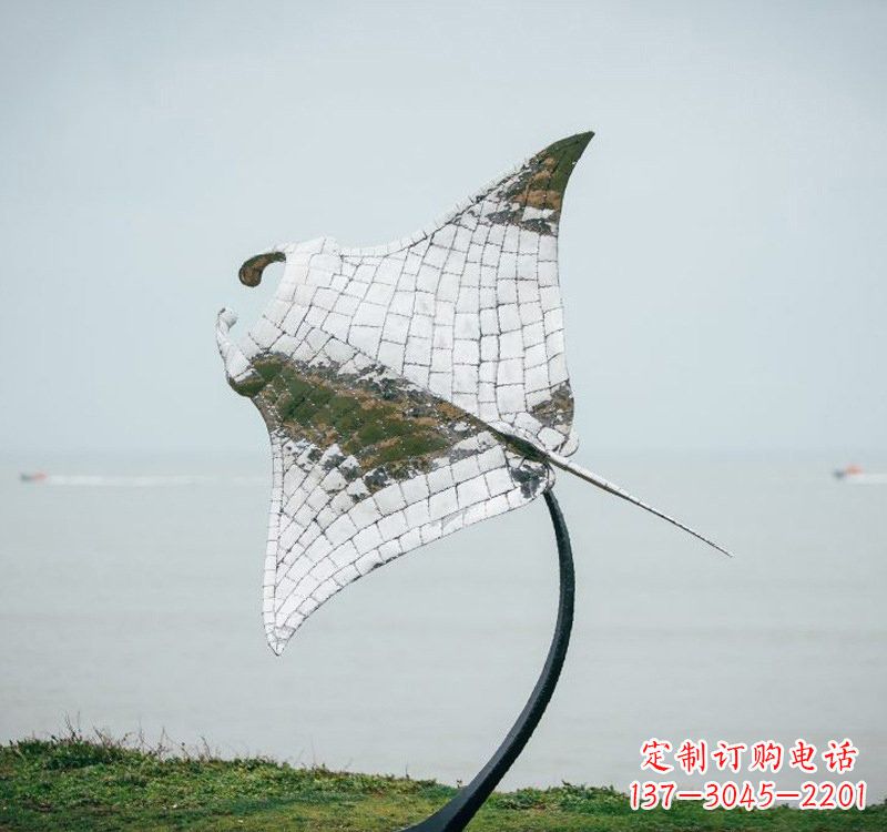 泰安不锈钢海洋动物蝠鲼雕塑艺术与环保的完美结合