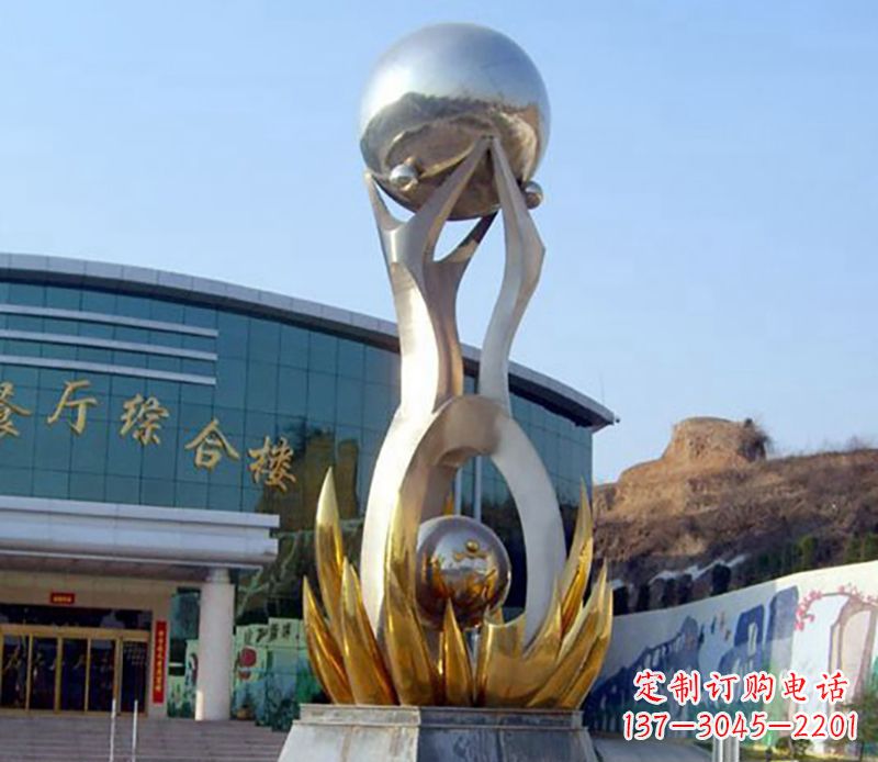 泰安不锈钢荷叶托球雕塑艺术之美