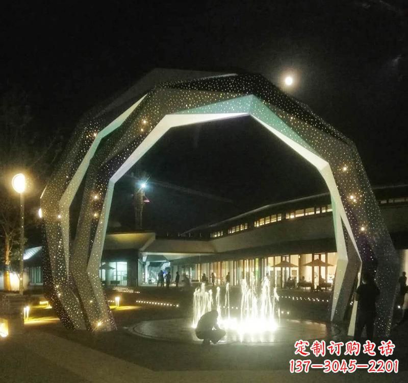 泰安不锈钢户外拱门雕塑精美线条点缀美景