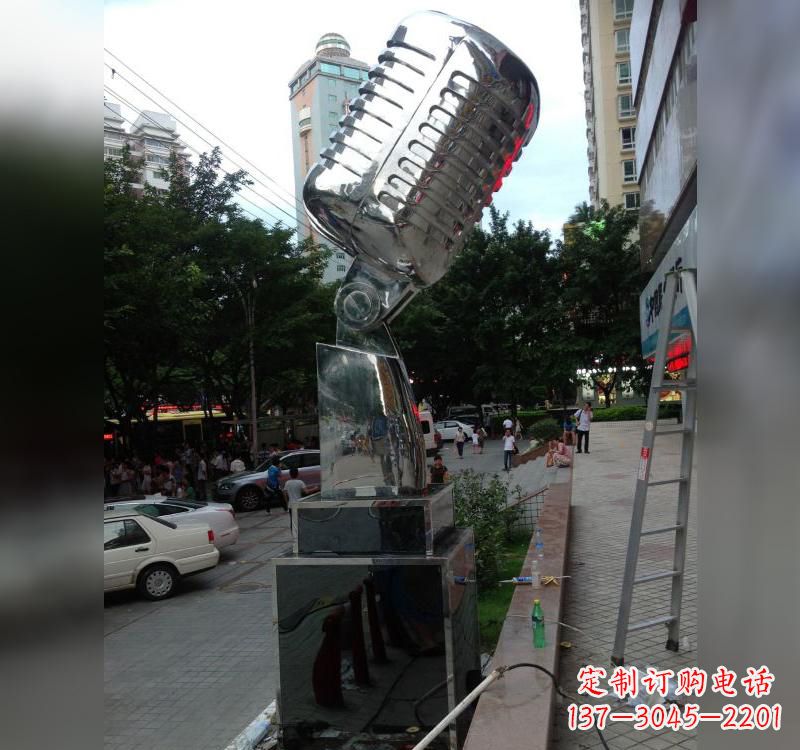 泰安不锈钢话筒雕塑2