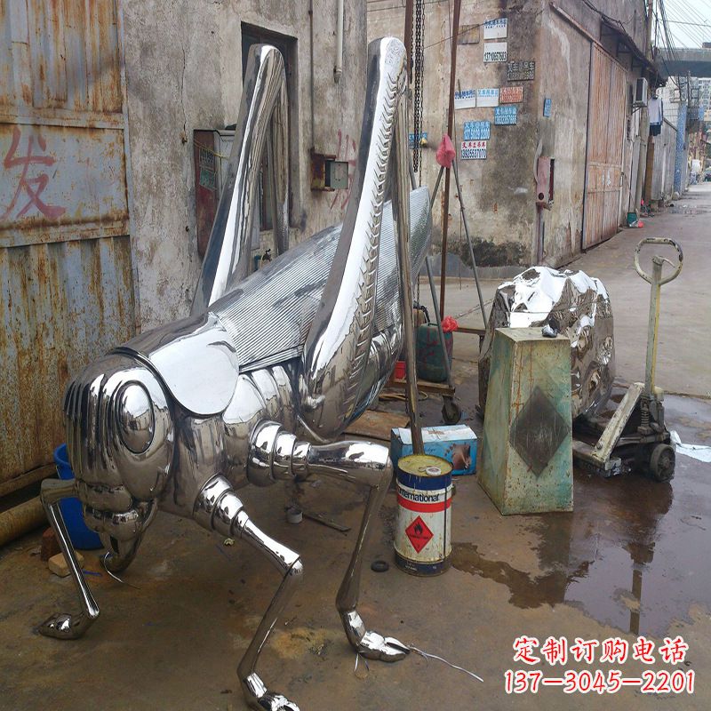 泰安不锈钢蝗虫雕塑营造美好的自然环境