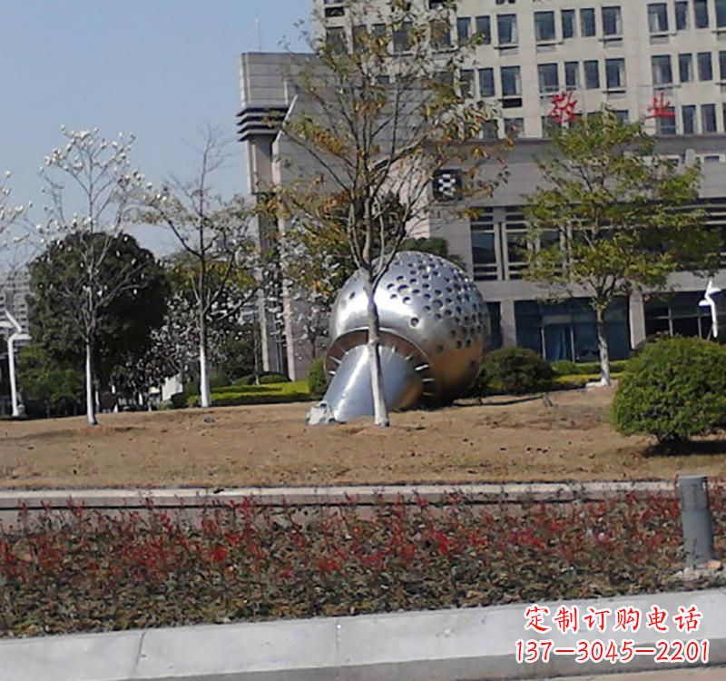 泰安不锈钢话筒雕塑简约而又具有现代感