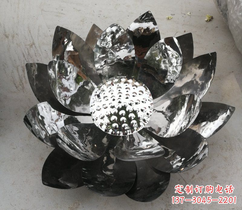 泰安不锈钢镜面的荷花雕塑——彰显美丽与恬静