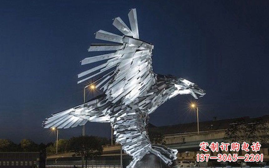 泰安金色老鹰展翅飞翔——不锈钢老鹰抓球广场景观雕塑