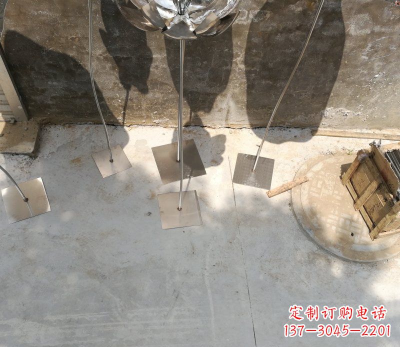 泰安不锈钢荷叶雕塑给大厅带来精致优雅