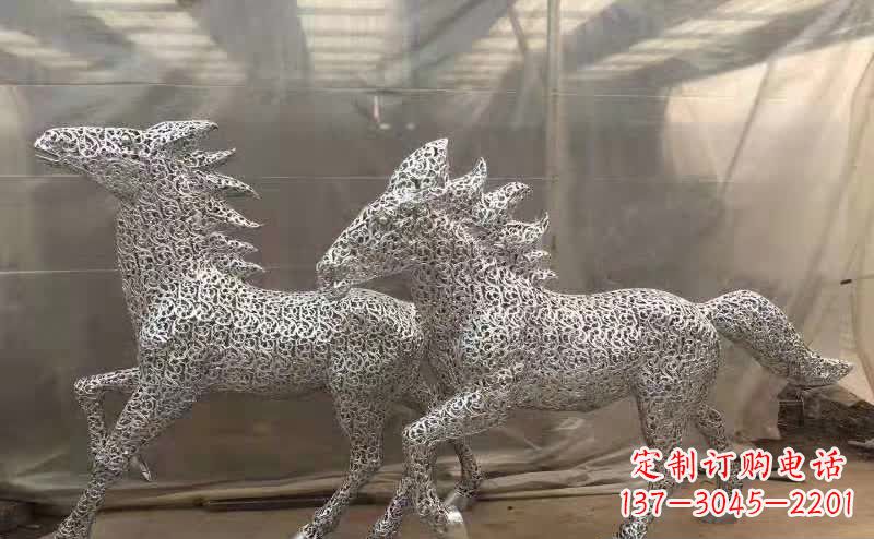 泰安不锈钢马雕塑精美而又富有动感