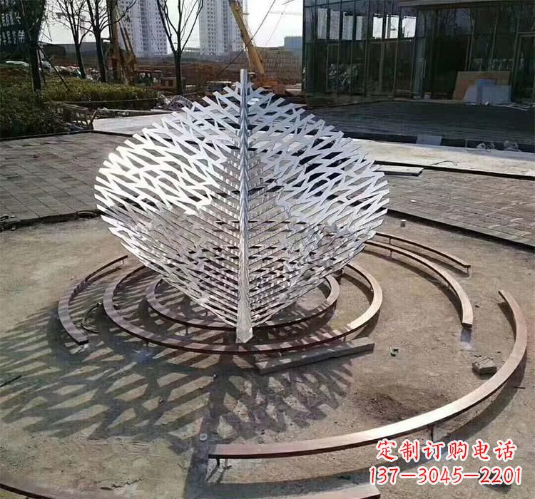 泰安不锈钢镂空树叶雕塑——给环境带来美丽