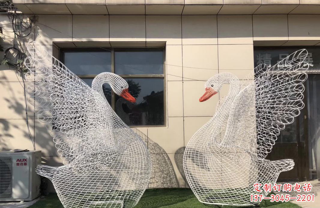 泰安不锈钢镂空天鹅雕塑象征着美丽的永恒