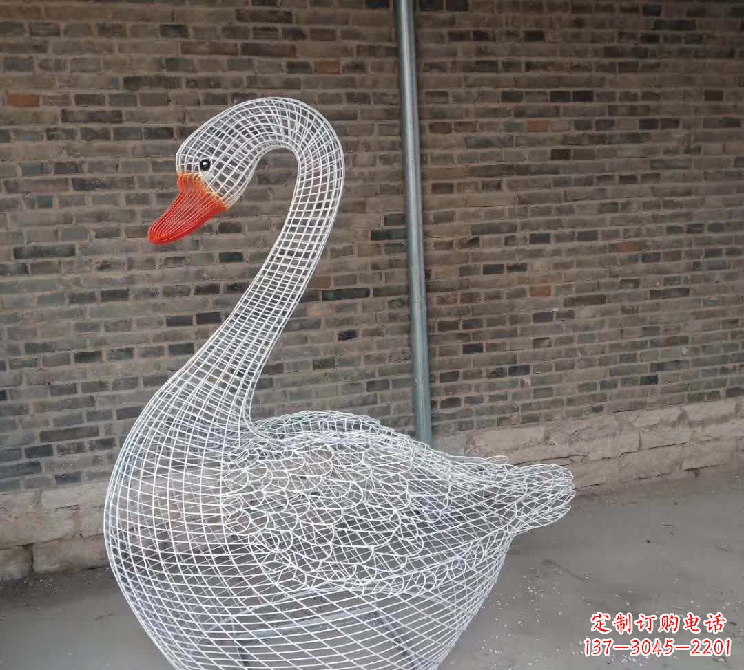 泰安不锈钢镂空天鹅雕塑精美而优雅