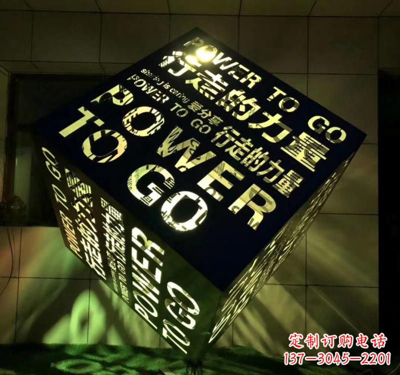 泰安不锈钢镂空艺术魔方雕塑