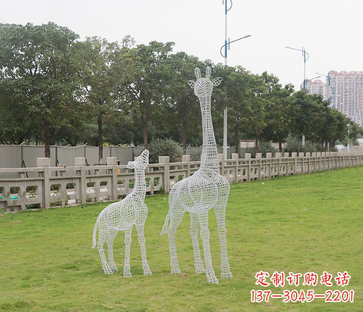 泰安精美的不锈钢长颈鹿雕塑
