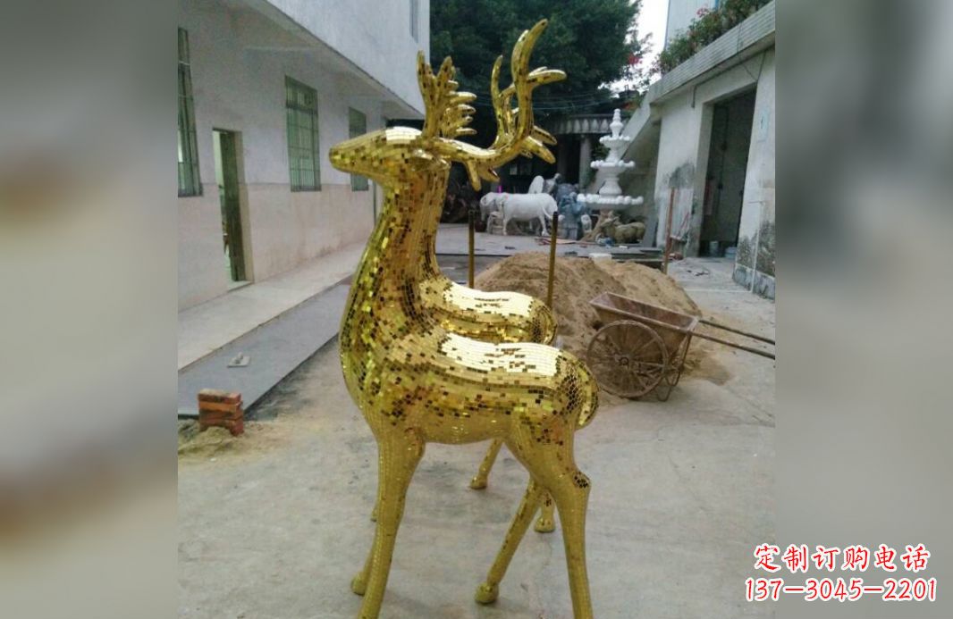 泰安不锈钢鹿公园的动物雕塑