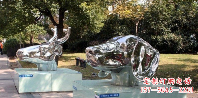 泰安狗头公园不锈钢鹿和狗雕塑