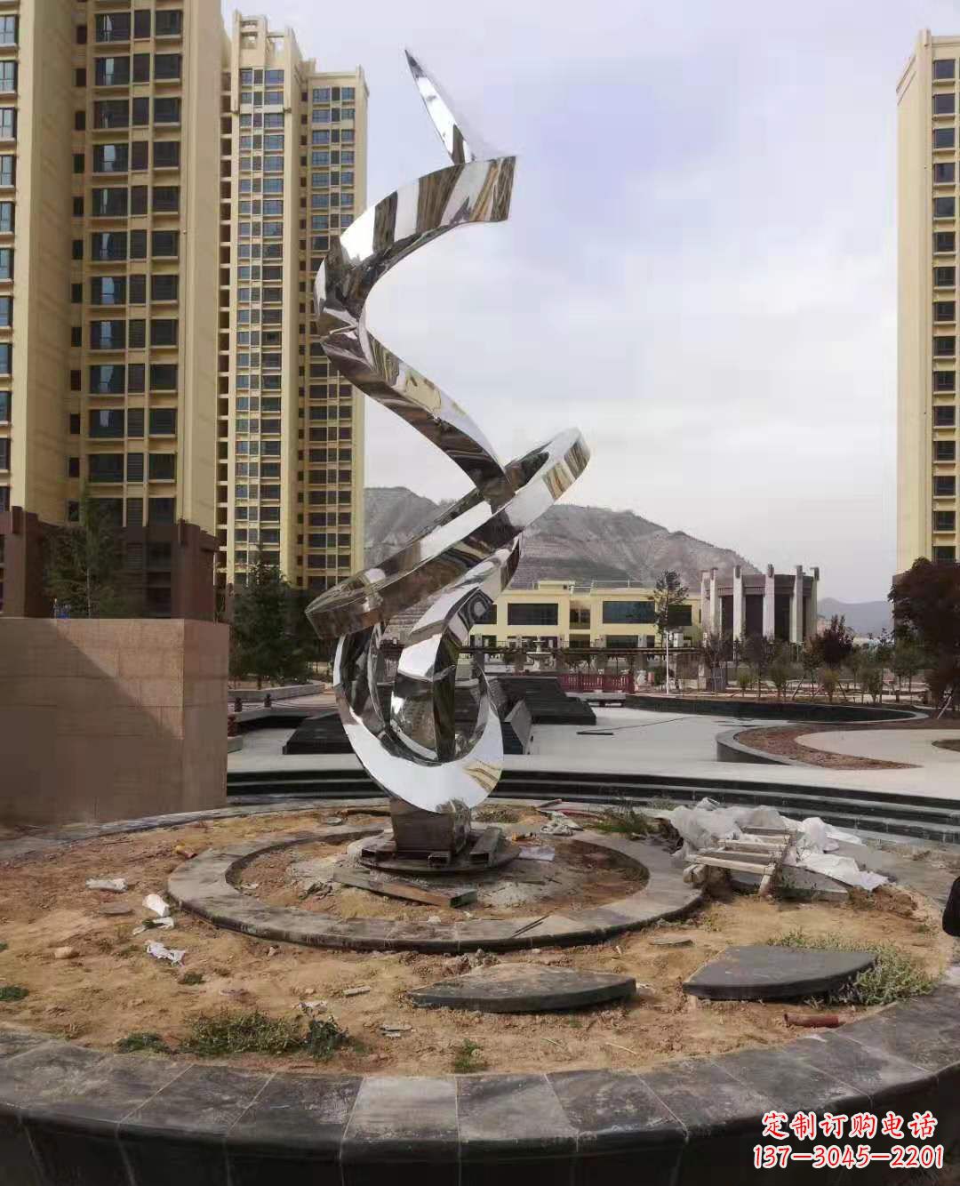 泰安飘带雕塑美化城市空间的艺术