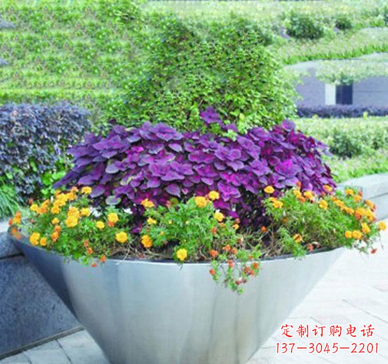 泰安不锈钢花盆雕塑艺术之美
