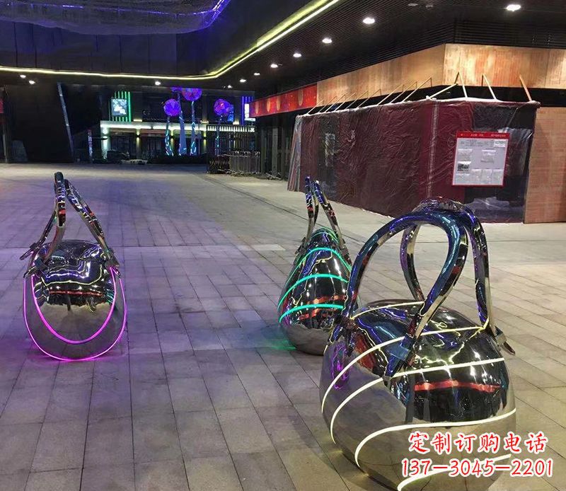 泰安不锈钢手提包雕塑精美艺术品