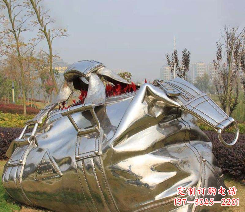 泰安精美不锈钢手提包雕塑