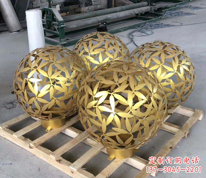 泰安不锈钢树叶镂空球的美妙景观