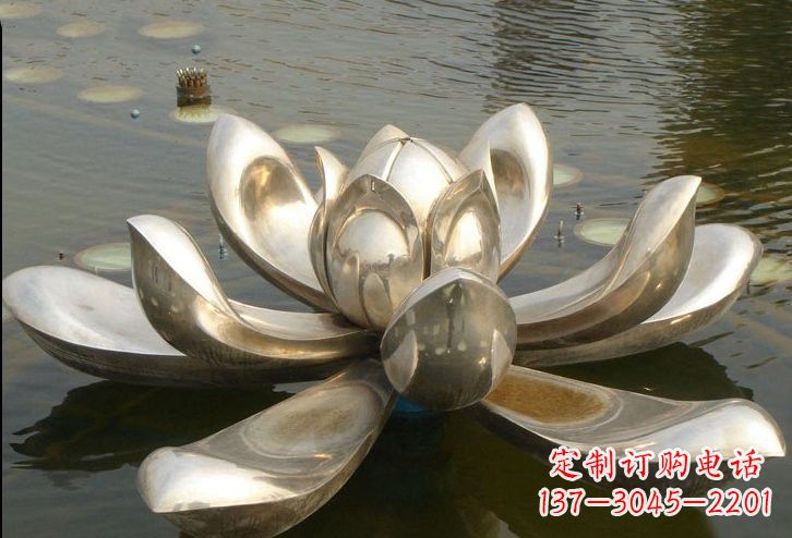泰安不锈钢水面上的莲花雕塑