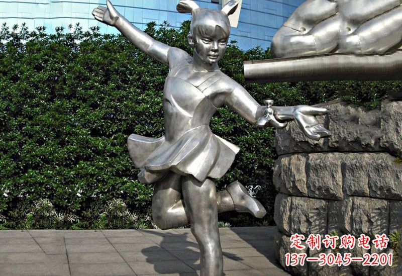 泰安不锈钢踢毽子的小女孩雕塑