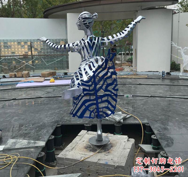 泰安不锈钢女孩——精美雕塑