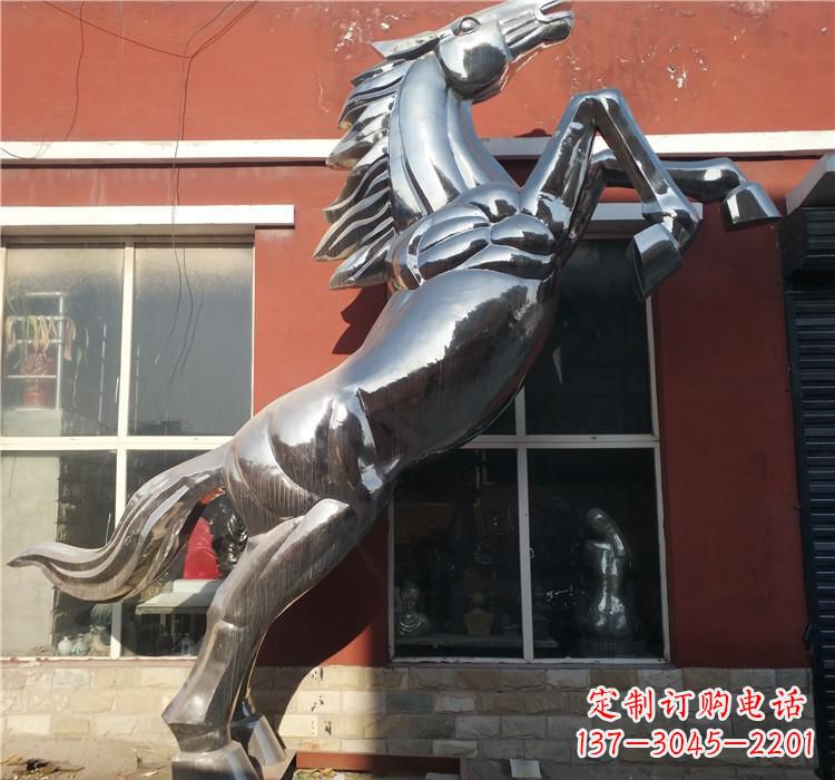 泰安不锈钢跳跃马雕塑