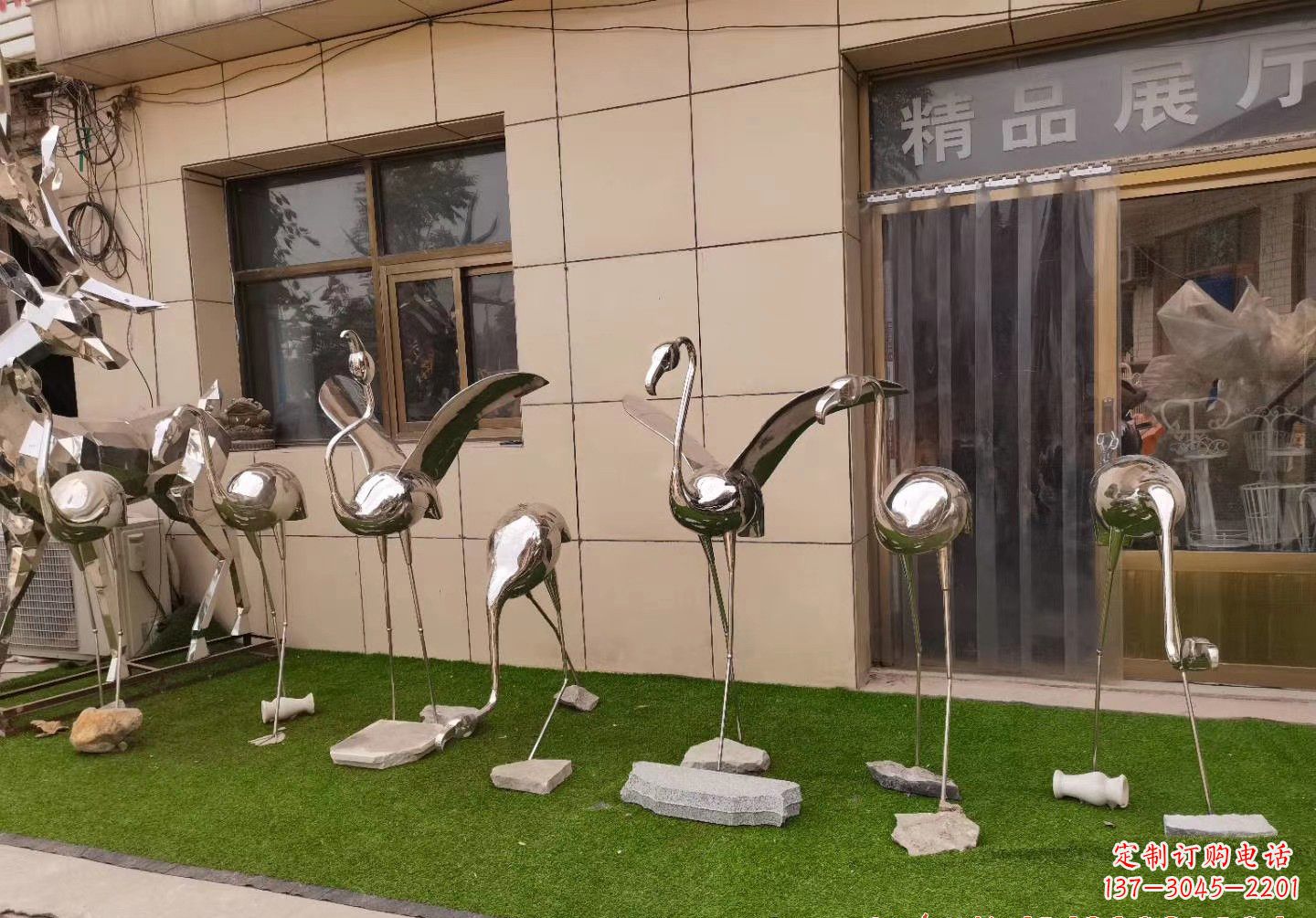 泰安不锈钢仙鹤景观雕塑精美雕塑展现优美的仙鹤之美
