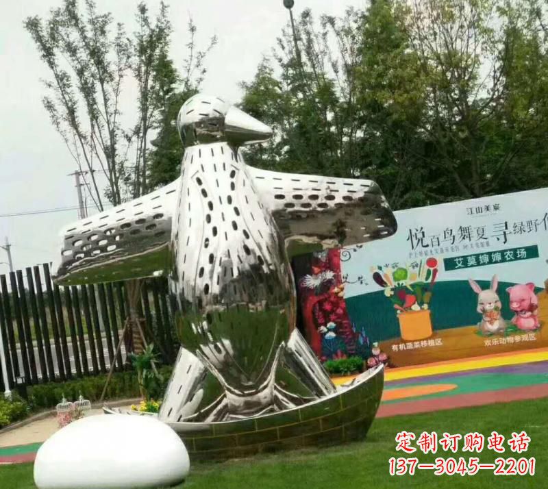 泰安不锈钢现代动物企鹅雕塑