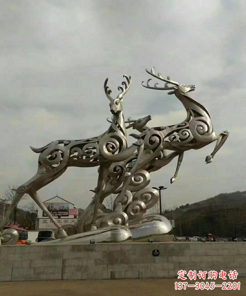 泰安梅花鹿雕塑——祥云梅花鹿广场的标志