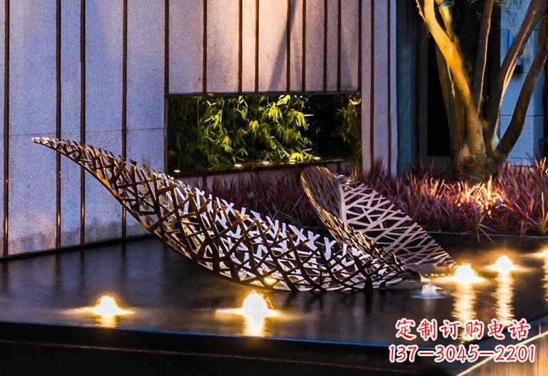 泰安不锈钢小区镂空树叶雕塑给小区添彩