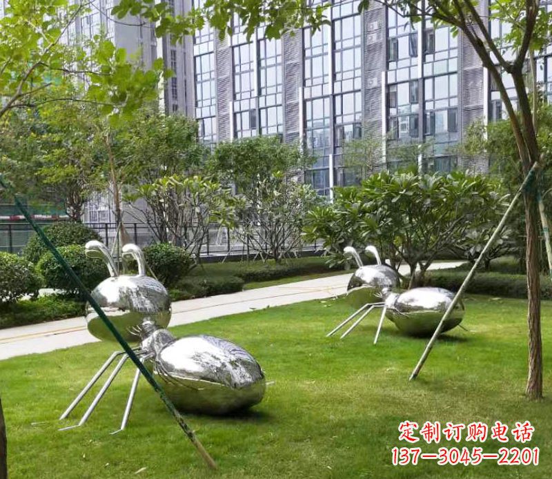 泰安不锈钢小区的蚂蚁雕塑