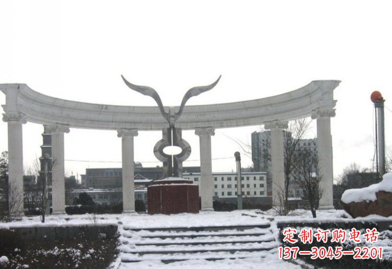泰安雄鹰展翅——一件精美的不锈钢雕塑