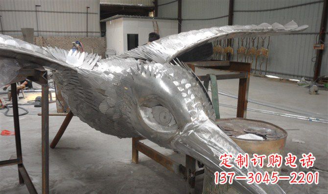 泰安不锈钢雄鹰展翅——自由之翼的象征