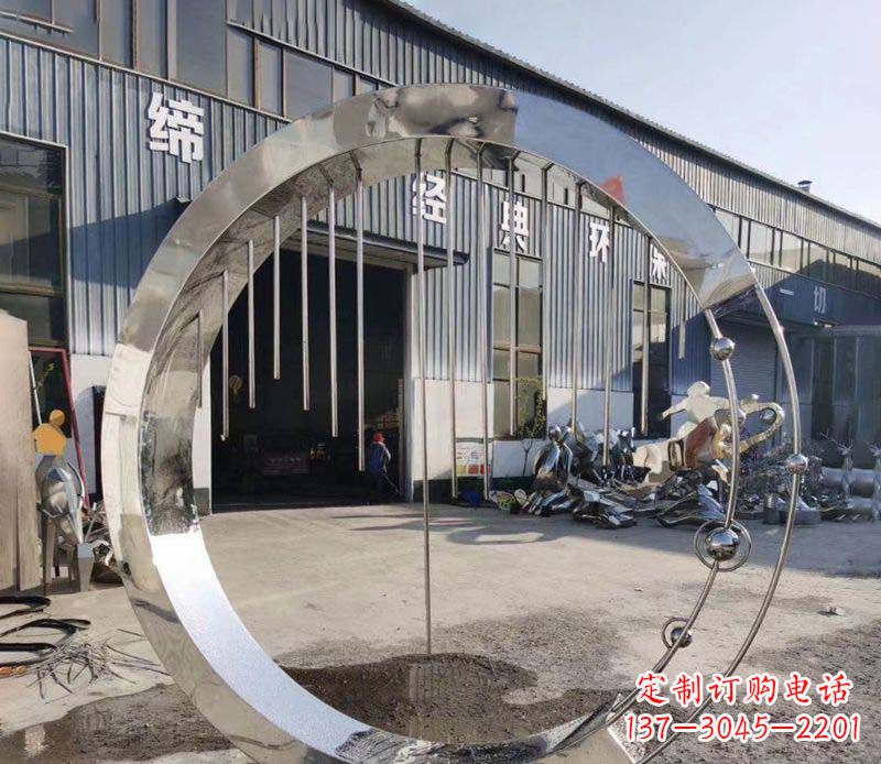 泰安不锈钢旋转流水圆环雕塑