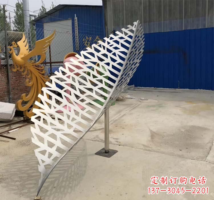 泰安不锈钢园林树叶雕塑
