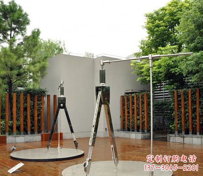 泰安以不锈钢精雕细琢的圆规雕塑