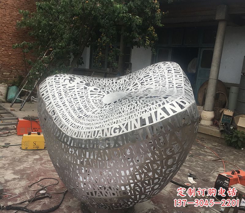 泰安不锈钢元宝雕塑精美外形与精美文化