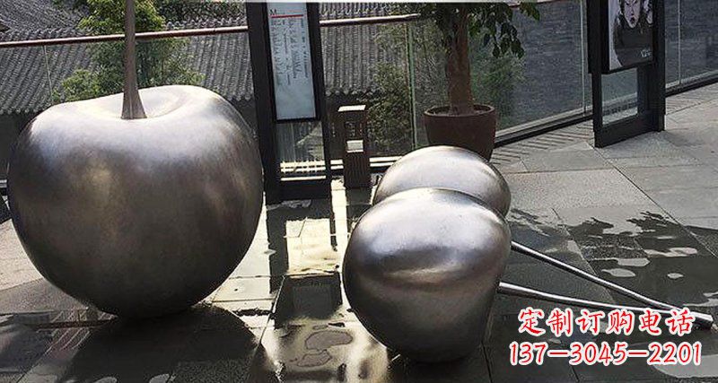 泰安樱桃雕塑点缀步行街美丽景观