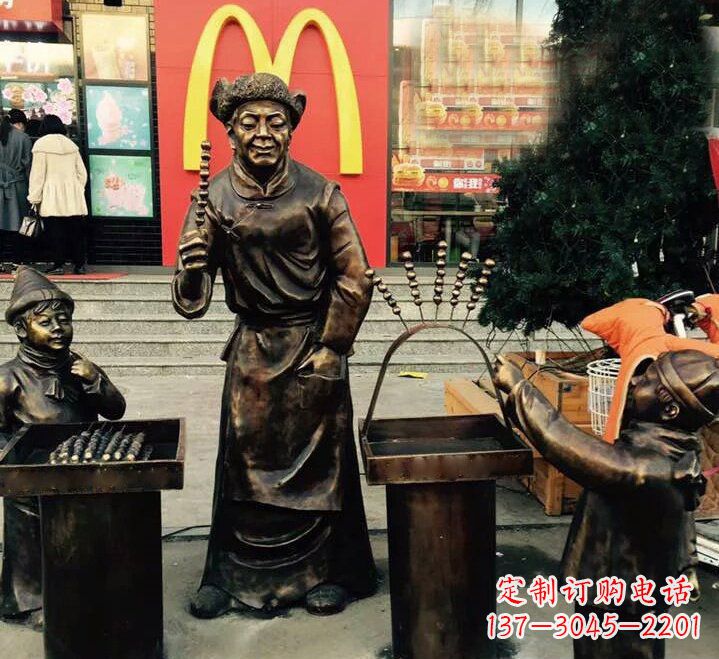 泰安步行街上的糖葫芦铜雕