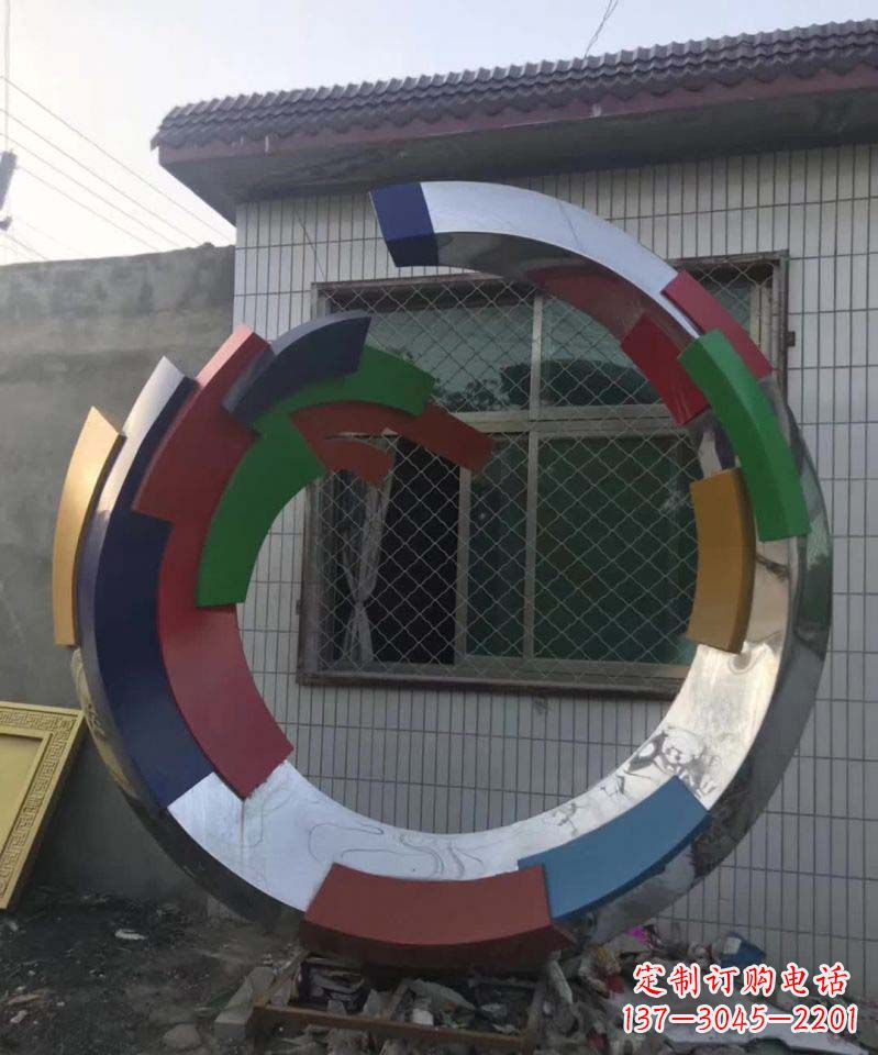 泰安绚烂多彩的不锈钢圆环雕塑
